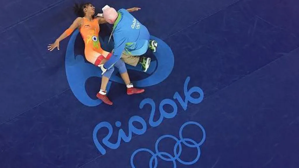 vinesh Phogat had dislocated her knee during a bout at the Rio Games in 2016