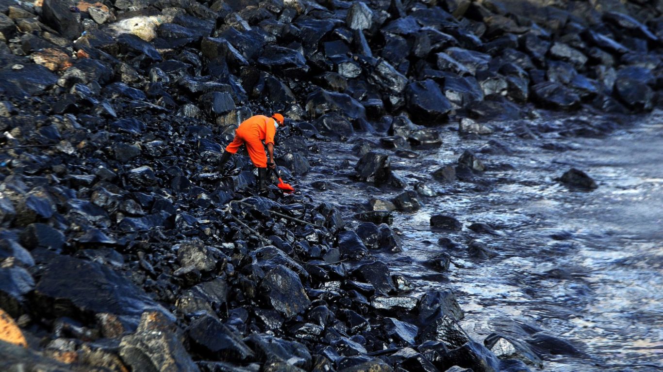 Chennai Oil Spill Crisis: Efforts Underway to Contain Environmental Impact